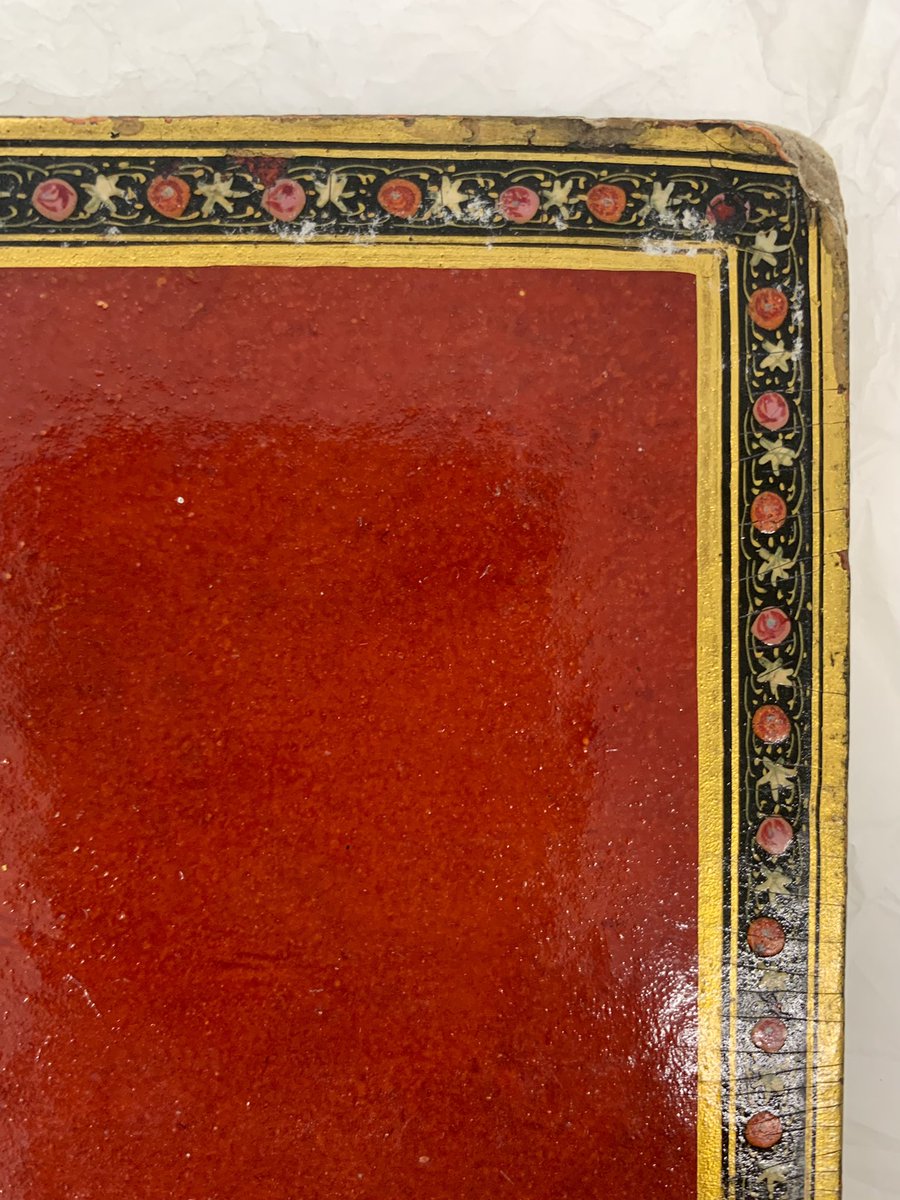 iamkristinesr's tweet photo. Pristine lacquer—no conservation necessary, but this blog post looks at #Lacquer treatment @CBL_Dublin just in case 📚
CBL In 31a & b, made by Mihr ‘Ali, 1218H/ 1803-4
https://t.co/rQLTyb9bsk
#Rawgani #CBLconservation #PersianLacquer https://t.co/GLWcwwBsJC