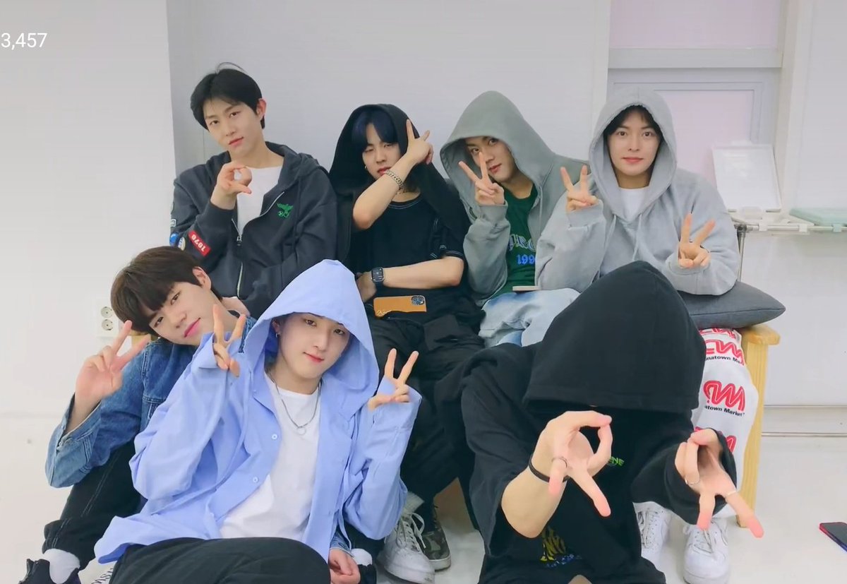 honeybunchkeita's tweet image. [#싸이퍼 #Ciipher] 27/04/2022 VLIVE
💌CAPTURE TIME📷🎥