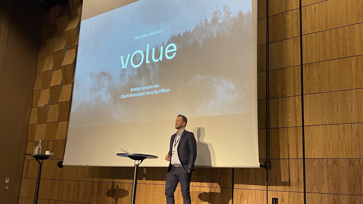 Kraftig øyeåpner fra #Brynjar Larssen Aas fra <a href="/volue_com/">Volue</a> som beskriver skritt for skritt hvordan de håndterte å bli kompremittert.

#Kudos til <a href="/volueinsight/">Insight by Volue</a> for deres bidrag til at flere virksomheter er åpene om uhellet er ute. 
<a href="/AteaNorge/">Atea Norge</a> #IRT #SHD2022 
<a href="/chrisbros/">Christian Currell Brosstad 💬</a> <a href="/TryggestadP/">Peter Tryggestad</a>