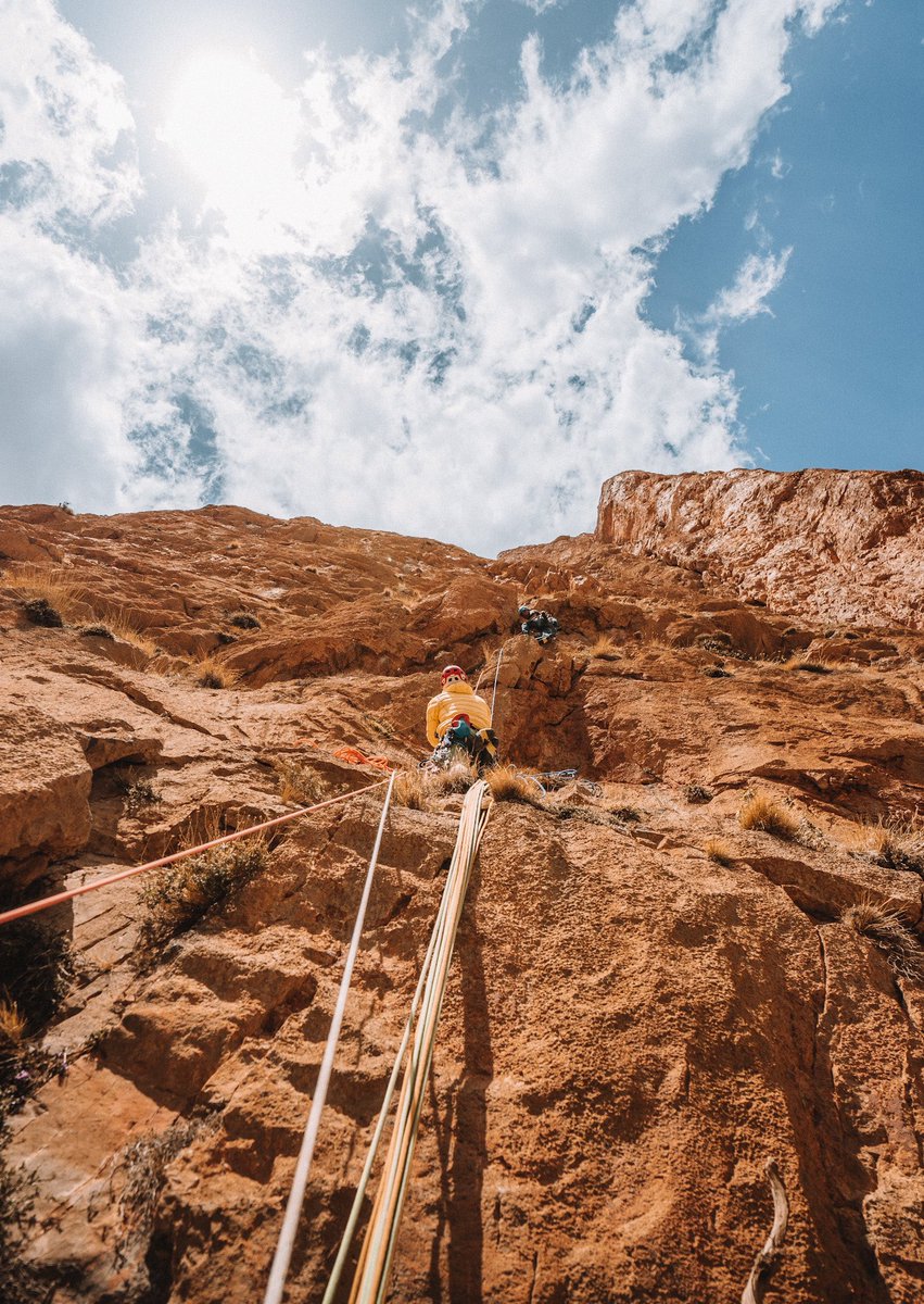 NUEVA VÍA DE ESCALADA AL OUJDAD (TAGHIA, MARRUECOS) 🇲🇦

“Queer Action” 7a (6b+ obl) 400m +100m III 😁💪🏽