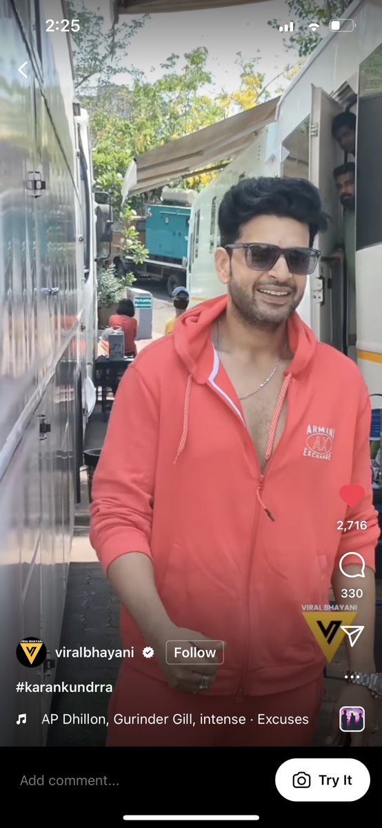 tanu__verma's tweet photo. Karan ke peeche toh dekho😂 generally yeh Jagah @omsingh111 Bhaiya ki hoti hai aaj Mangesh ne le li😂
@kkundrra
#KaranKundrra #KKundrraSquad #Bechari #BechariTeaserOut #Tejran #DDJWithKaran https://t.co/tdYcaWKPGC
