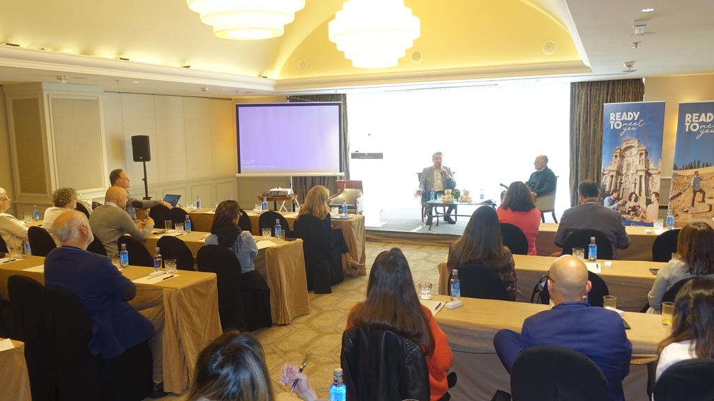 ForumBusinessTr's tweet photo. #FBTSesiones Muy interesante la entrevista de Julio Rodríguez, CEO de @redmentoring a Enrique M. Rodríguez, director de recursos humanos de Synerlab. El trabajo híbrido está abriendo nuevas posibilidades a las empresas y a los empleados. https://t.co/nsUpgLYroE