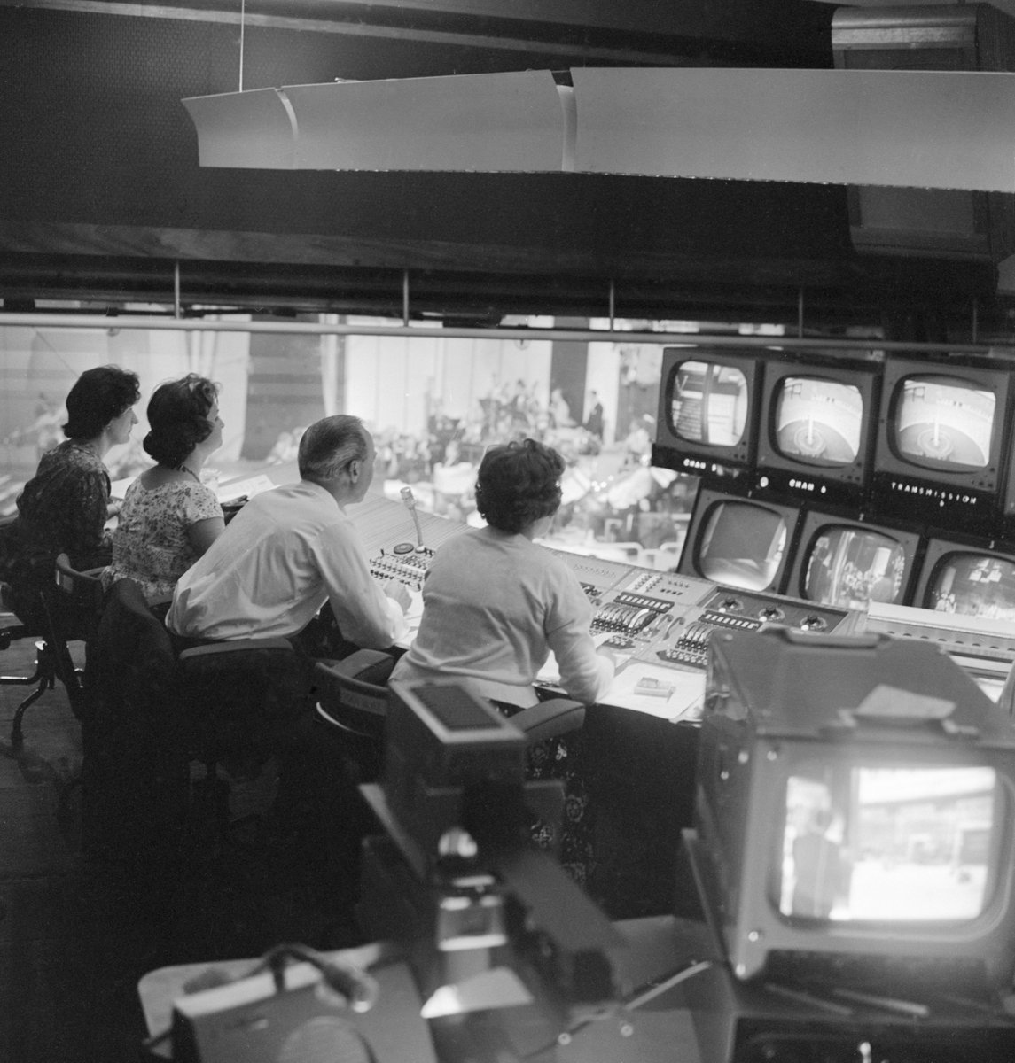 ahrcpress's tweet image. This year marks 100 years of the #BBC! To mark this anniversary, we’re funding a dynamic programme of public engagement activities which will create a new dialogue between the public, #researchers and the @BBC on a range of fascinating subjects: orlo.uk/tWI0G