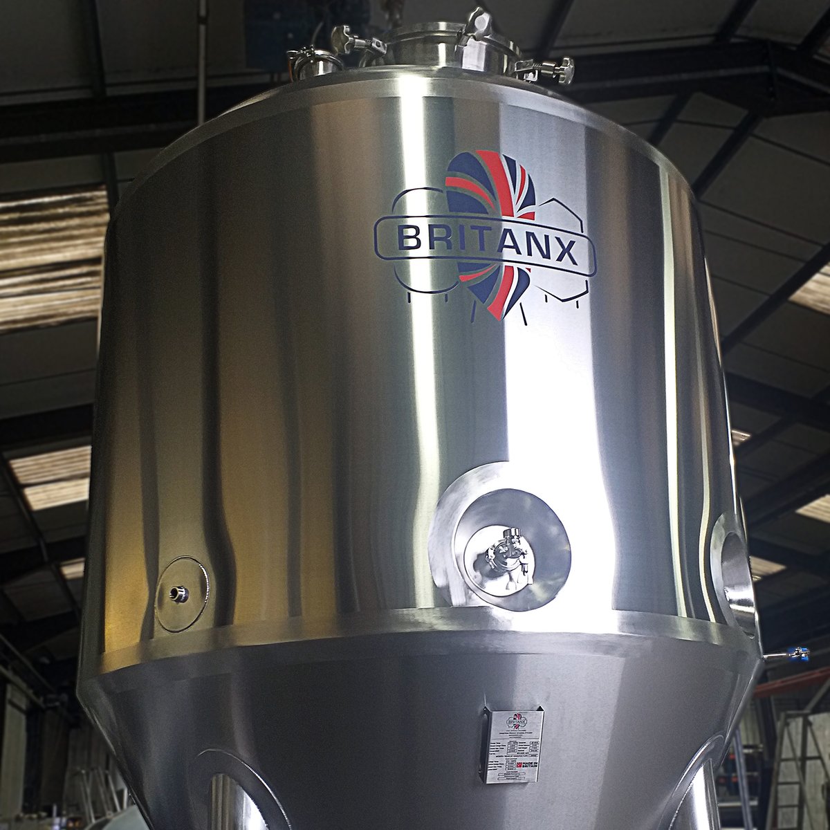Britanx_'s tweet image. 25HL DPV is about to be wrapped up for delivery to @brewingdragon 

#DPV #unitank #fermentation #FV #conicalfermenter #beer #brewery #beverage #breweryvessels #beertank #vessels #ukmanufacturing #ukmanufacturer #ukmfg #madeinbritain #britishtanks #britanx #fabdec #stainlesssteel