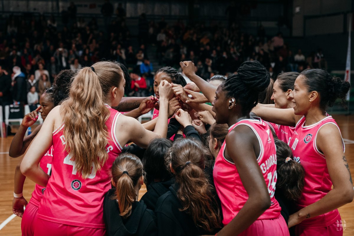 fullsave's tweet photo. Retour en images sur le match aller de la demi-finale des playoffs #LF2 du @tmb_basket la semaine dernière 🤩

Encore merci les pionnières pour cette superbe soirée 👏 🏀

📷 Crédit photos : La Fabrique Visuelle https://t.co/UN4HJoSS1n