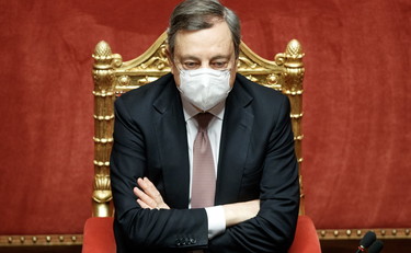 Ma #Draghi è un premier davvero libero? Quelle strane decisioni sui francesi #bisignani #governo #cirinopomicino #27aprile #iltempoquotidiano  iltempo.it/personaggi/202…