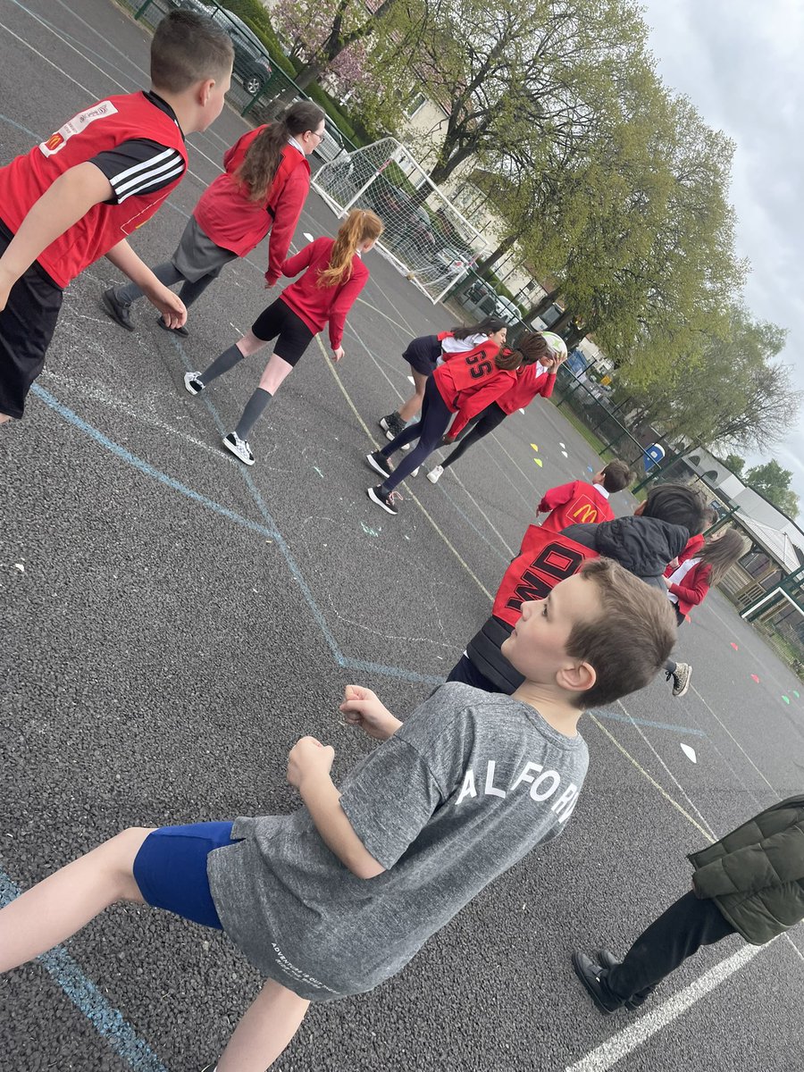 MissAgnew_CCPS's tweet photo. P6b enjoying their second rugby session with Michael. Today we recapped the pocket pass with some drills and enjoyed a competitive team game of touch rugby🏉 @GHKRFC @CorpusChristi_K @EmActiveschools @MrsDonnellyCCPS #touchrugby #coachsessions https://t.co/JQAmHZYvzH