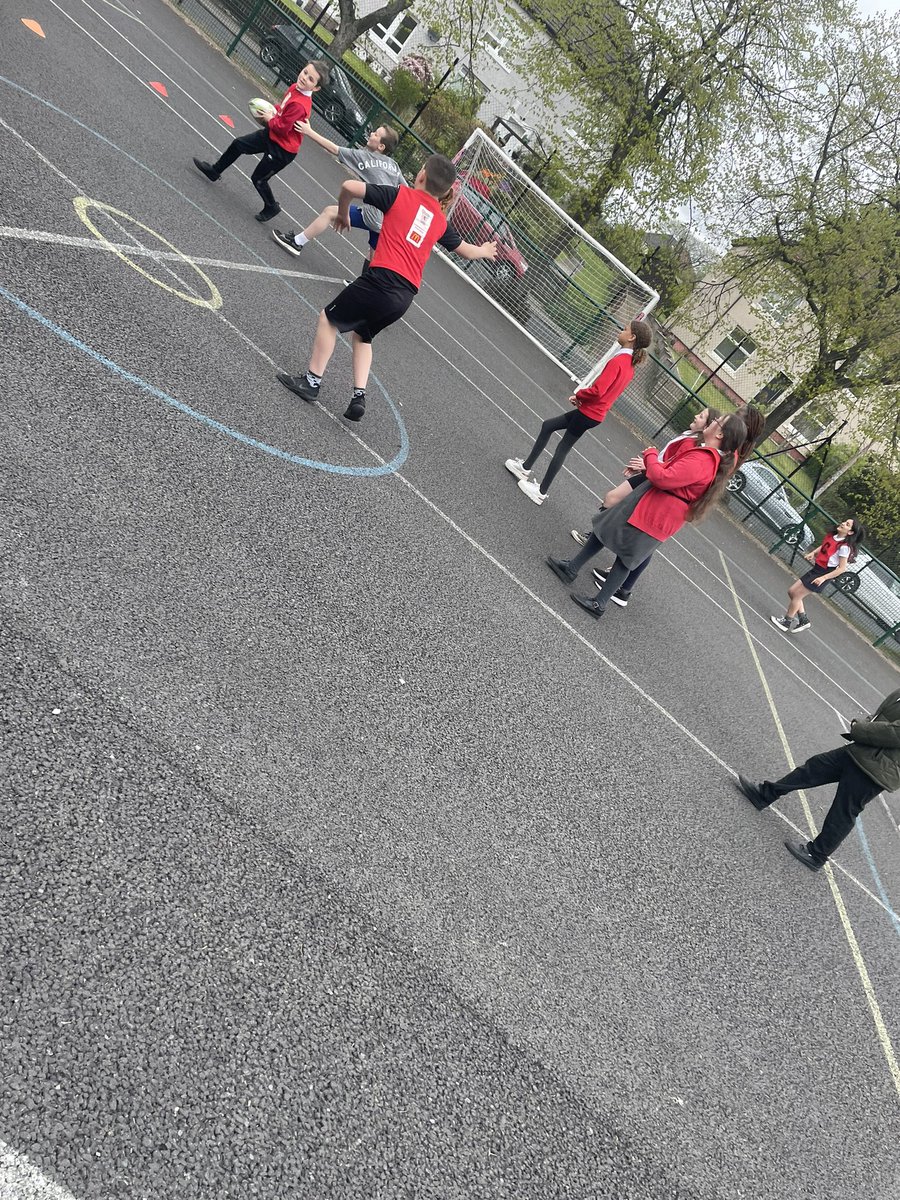MissAgnew_CCPS's tweet photo. P6b enjoying their second rugby session with Michael. Today we recapped the pocket pass with some drills and enjoyed a competitive team game of touch rugby🏉 @GHKRFC @CorpusChristi_K @EmActiveschools @MrsDonnellyCCPS #touchrugby #coachsessions https://t.co/JQAmHZYvzH