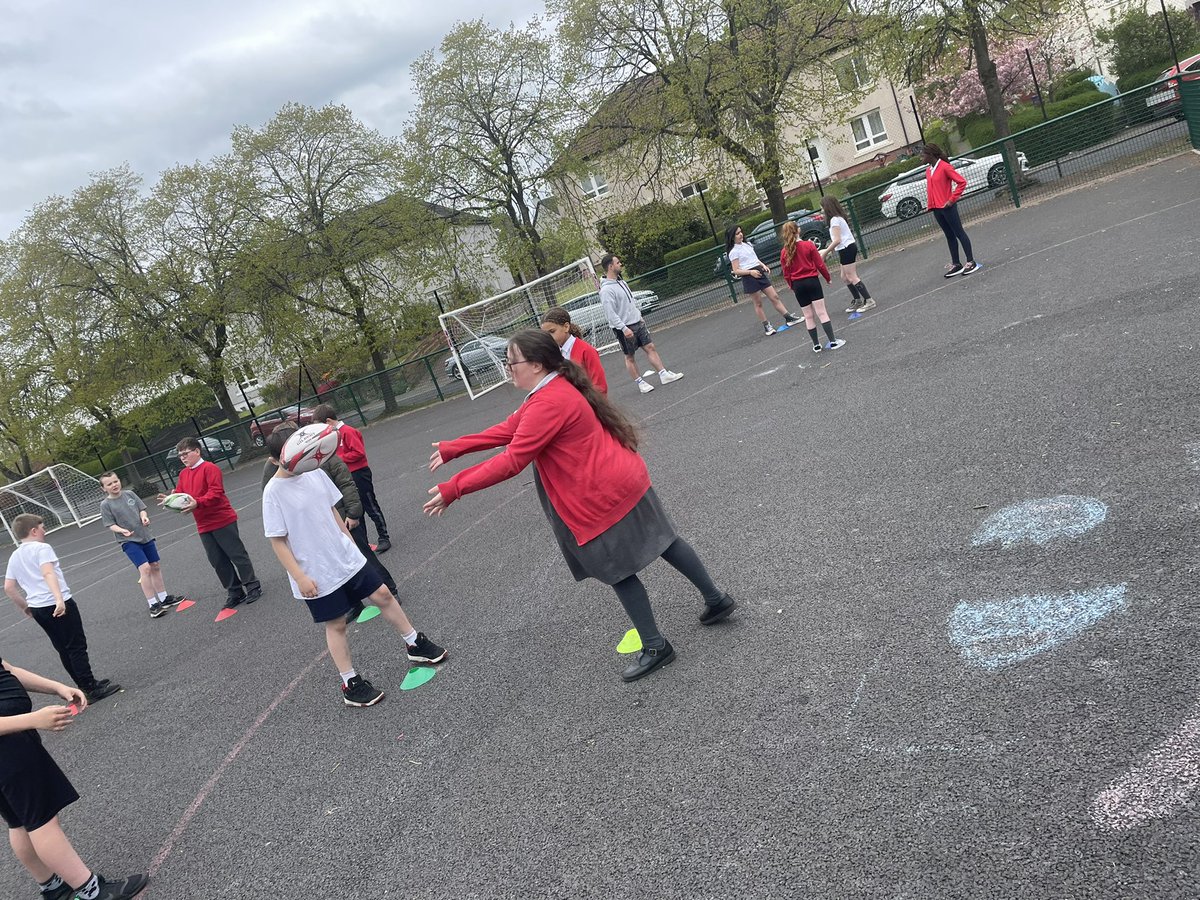 MissAgnew_CCPS's tweet photo. P6b enjoying their second rugby session with Michael. Today we recapped the pocket pass with some drills and enjoyed a competitive team game of touch rugby🏉 @GHKRFC @CorpusChristi_K @EmActiveschools @MrsDonnellyCCPS #touchrugby #coachsessions https://t.co/JQAmHZYvzH