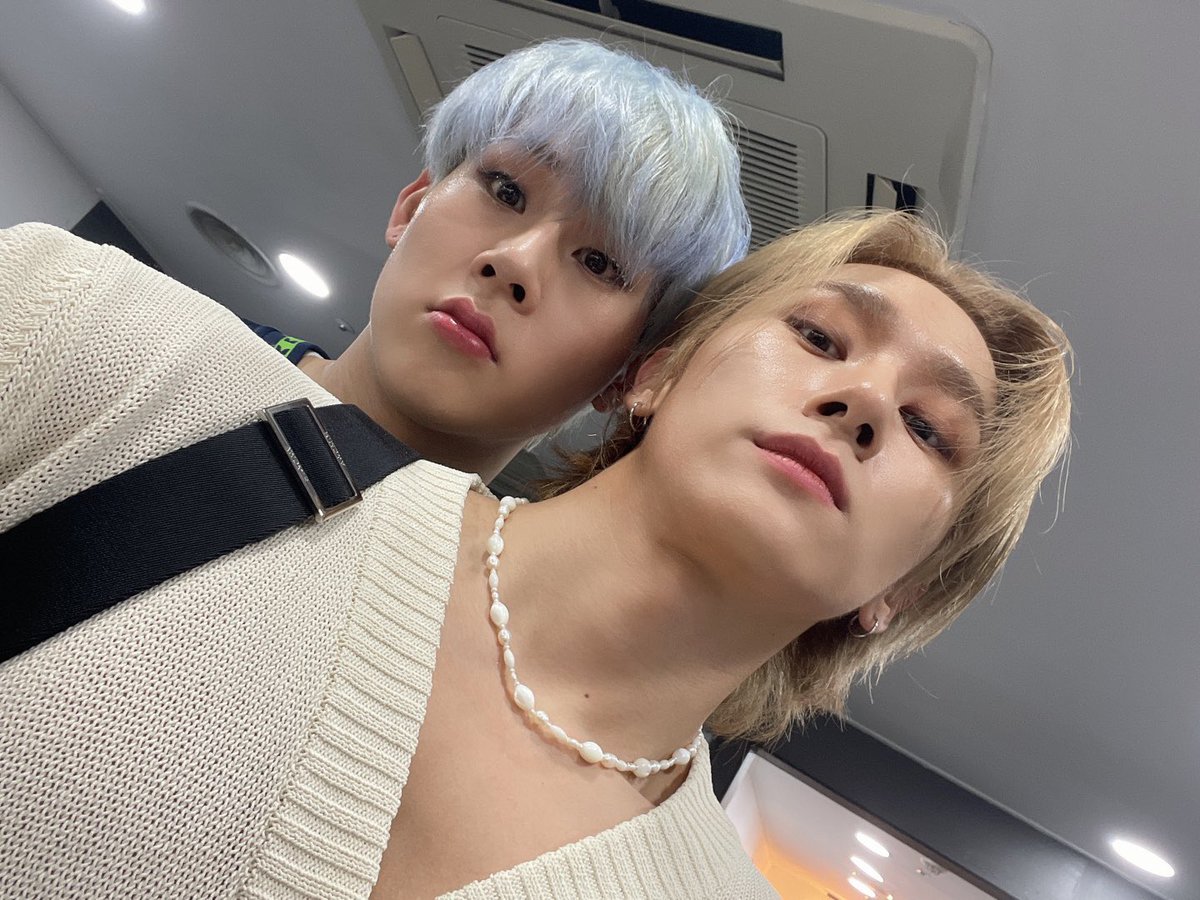 mxis007's tweet photo. “チャンギュンと手繋いだまま寝ちゃったジュホンちゃん”という令和4年現時点でNo.1のぶっちぎりパワーワードに涙を流すなどした https://t.co/yY6qfKqpc9
