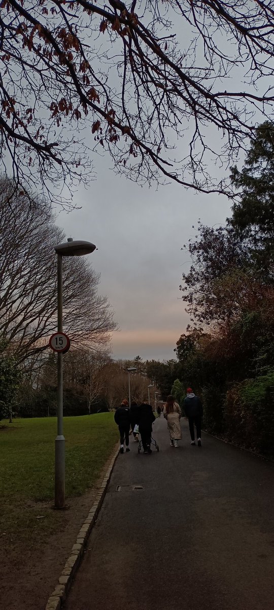 Reshmabijoy97's tweet photo. Obsessed with the sky shades in Ireland. I have never seen the various sky shades in my lifetime. I'm so happy to share this. Whenever I see sky I feel so escastic #dublinlights #Ireland #Dublin #clouds https://t.co/QNqCMfk1Jm