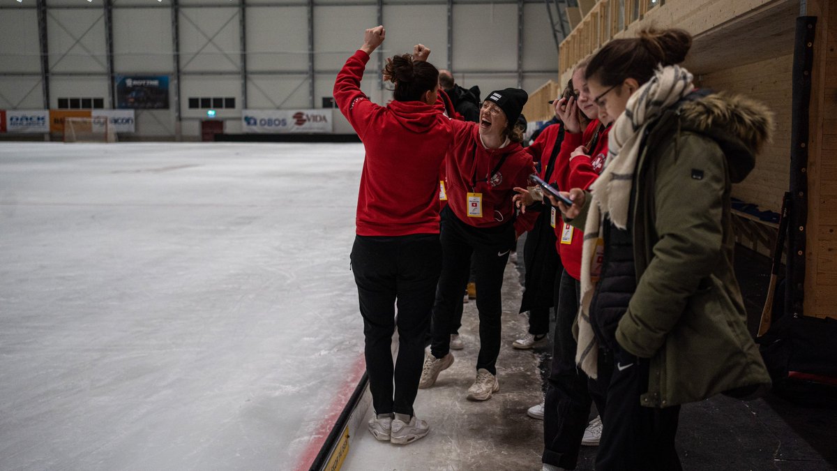𝗪𝗼𝗿𝗹𝗱 𝗖𝗵𝗮𝗺𝗽𝗶𝗼𝗻𝘀𝗵𝗶𝗽 🇸🇪 𝘄𝗼𝗺𝗲𝗻 𝘁𝗲𝗮𝗺 🇨🇭
𝗠𝗼𝗿𝗲 𝘁𝗵𝗮𝗻 𝗮 𝘀𝗽𝗼𝗿𝘁😎

The #bandy adventure is not only sporty😃

Meeting girls from all over Switzerland, training together and then going to the World Championships for a week is a unique experience🤩
