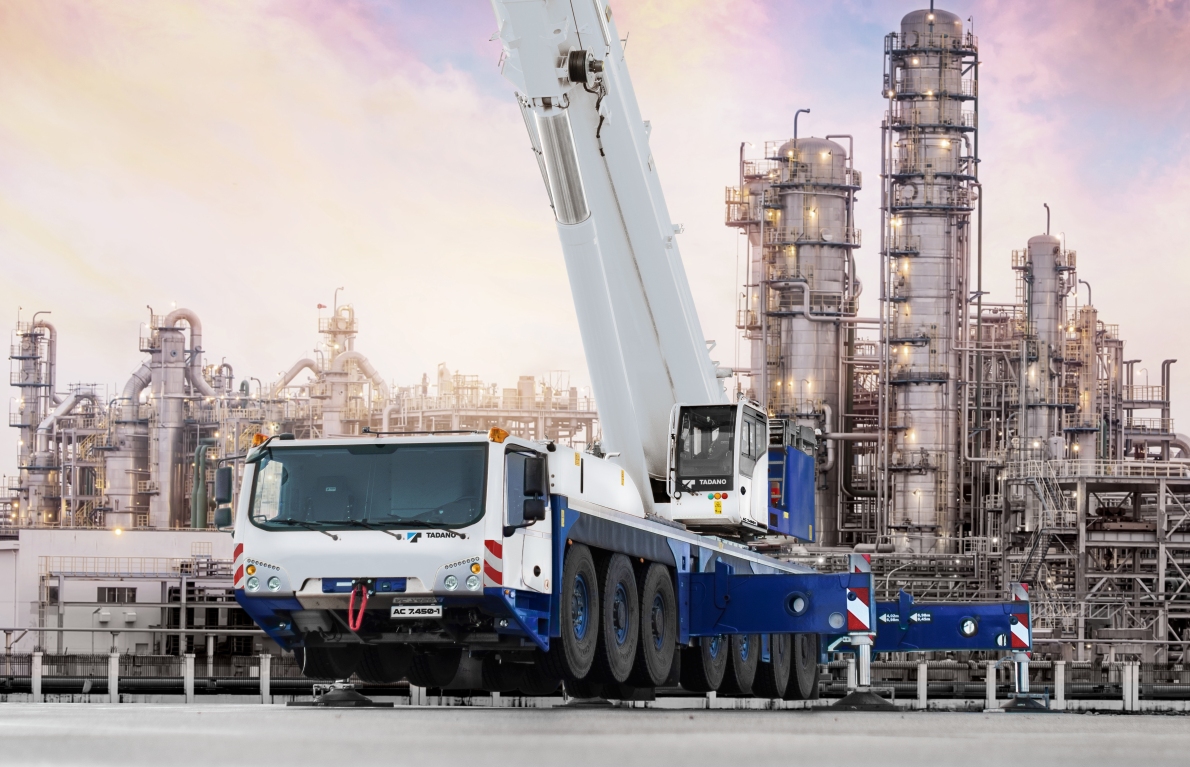TadanoGroup's tweet photo. The AC 7.450-1 combines the size advantages of a six-axle crane with the power and performance of an eight-axle. A 262.5-foot main boom, Sideways Superlift, outstanding rigging and a six-camera view make this #Tadano All-Terrain a benchmark in its class. https://t.co/SBaJ5WoriF