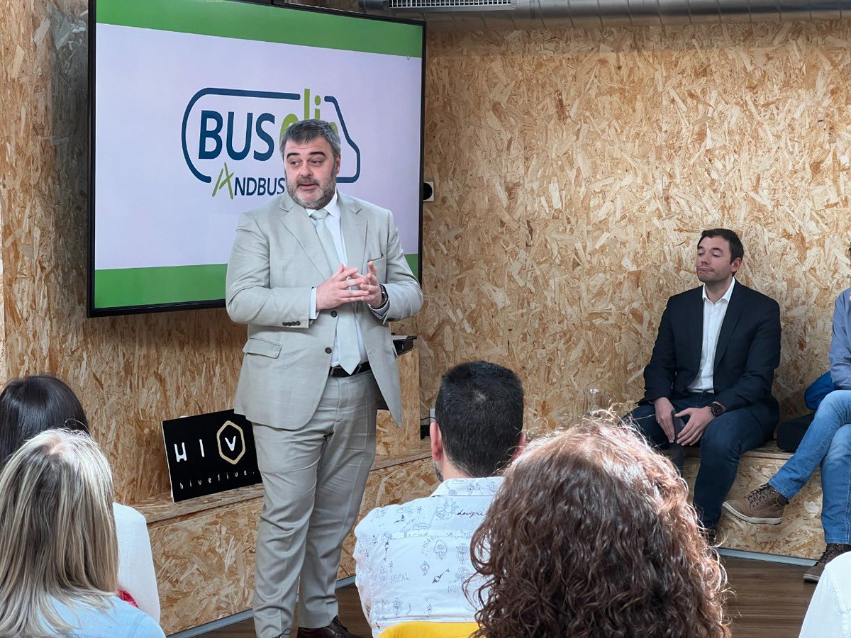 andorrabybus's tweet photo. El CEO d'ANDBUS Dani Vinseiro participa a la xerrada de mobilitat sostenible organitzada per #BMSConsultoriaEstratègica by @bomosandorra #bms #mobilitatsostenible #Andbus #AndbusClass @danivins https://t.co/JfkczISWZx