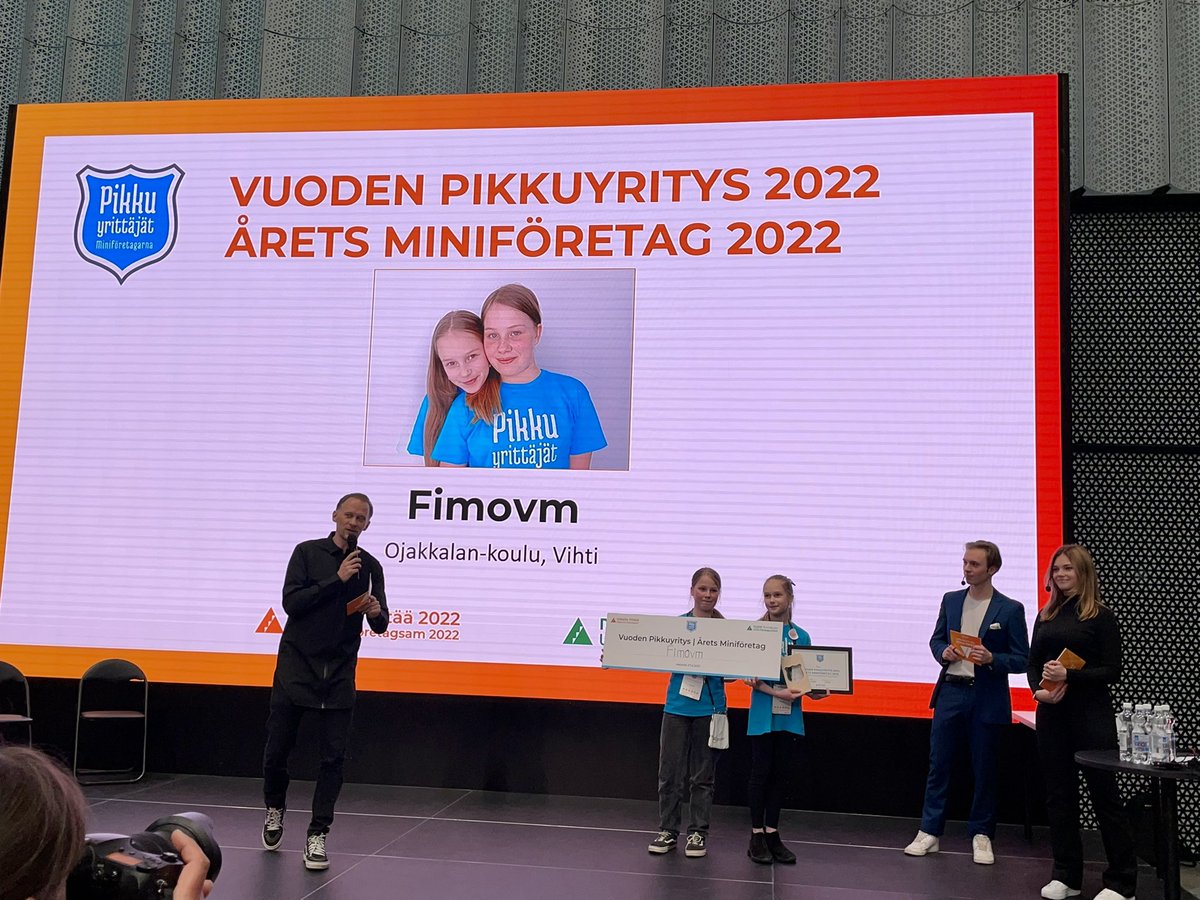 Onnea mielettömästi vuoden #Pikkuyrittäjät 2022 #Fimovm <a href="/VihdinKunta/">Vihdin kunta</a>  #ojakkalankoulu 🔥💚🔥💚 @NuoriYrittajyys Niiiin ihania nämä pikkuiset <a href="/pikkuyrittajat/">Pikkuyrittäjät</a> ⭐️💎 Ja iso kiitos ihanille tuomareille <a href="/jarnodudeson/">jarno laasala</a> <a href="/JaajoLinnonmaa/">Jaajo Linnonmaa</a> @lakutehtailija <a href="/fannyfroman/">Fanny Fröman</a> 🙏💚