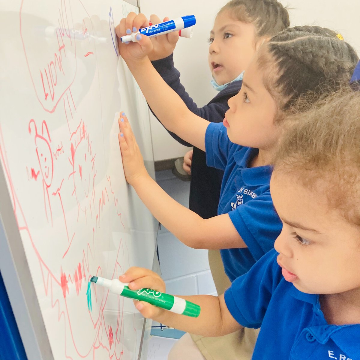 Bogotapreschool's tweet photo. 👀look: scribbling, doodling, squiggles.
🔎SEE: #EmergentPrint✏️#FineMotorSkills ✍️#Literacy #EarlyLiteracy #ECE #MakingMeaning #Letters 🔤#NamePractice #ChildDirected #EarlyWriting #Learning #SignIn⏰ #ArrivalTime 💜 @ERoyBixbySchool @BogotaPublic https://t.co/hUAe6uZP8p