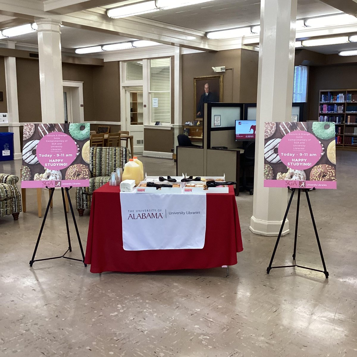 EDU_UALibraries's tweet photo. The donuts & OJ are here at #McLureLibrary!!
Donut miss out on the free food. Just stop by and get a donut while they last!!
All thanks to SGA & #UALibraries. https://t.co/iQi35aNQKQ