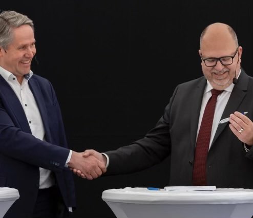 Idag presenterade Uniper och <a href="/SasolSA/">Sasol</a> ett initiativ för tillverkning av hållbart flygbränsle i Sollefteå. Den ekonomiske smålänningen Karl-Petter Thorvaldsson tackade inte nej till minnespennan.