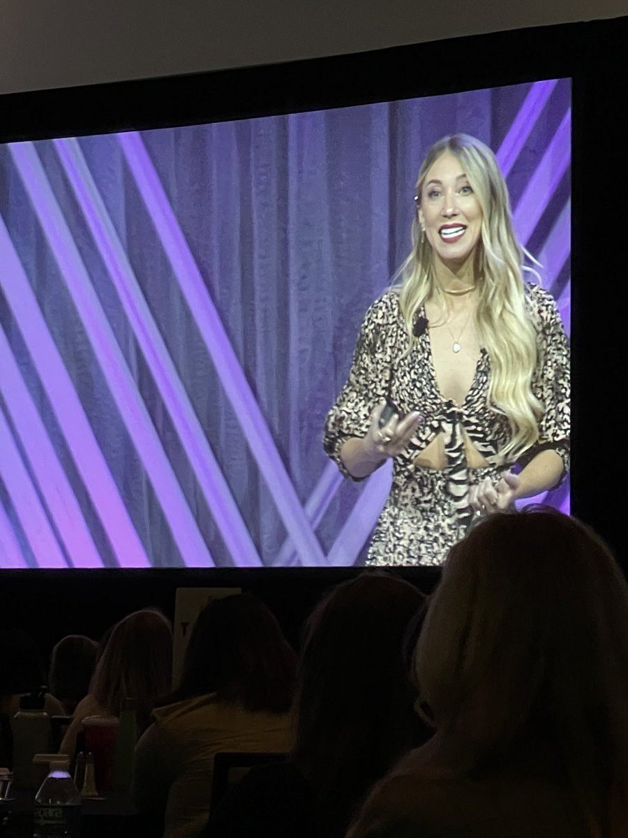 PattiSeda's tweet photo. Thank you, Emily Steines @boopbod for the beautiful start to Day 2 of the #WLC15 Conference
#HypeGirl
#HypePlanner https://t.co/XkhVy1diXi