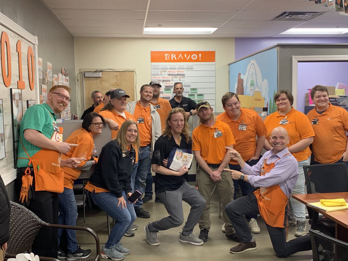 NancyHenryTHD's tweet photo. Way to go MET Sup James—recognized by his team for being a great supervisor! 🧡🧡 ⁦@gregmanredhead⁩ ⁦@LilyGSV⁩ https://t.co/QmTAea4zfF
