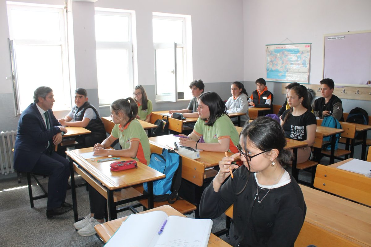 İl Milli Eğitim Müdürümüz <a href="/tatliali12/">Ali Tatlı</a>, İl Milli Eğitim Müdür Yrd. Özcan ÖZEN ile birlikte, Bigadiç'te yapımı devam eden Uygulama Oteli ile güçlendirmesi yapılacak olan Cumhuriyet İlkokulu binalarını inceleyerek, İskele İlkokulunda öğrenci ve öğretmenlerle bir araya geldi.
<a href="/tcmeb/">Millî Eğitim Bakanlığı</a>