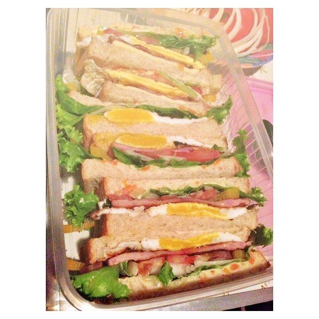 ChailaiB's tweet photo. Do you like to join me with sandwich ? https://t.co/Mqrmg7SnoO