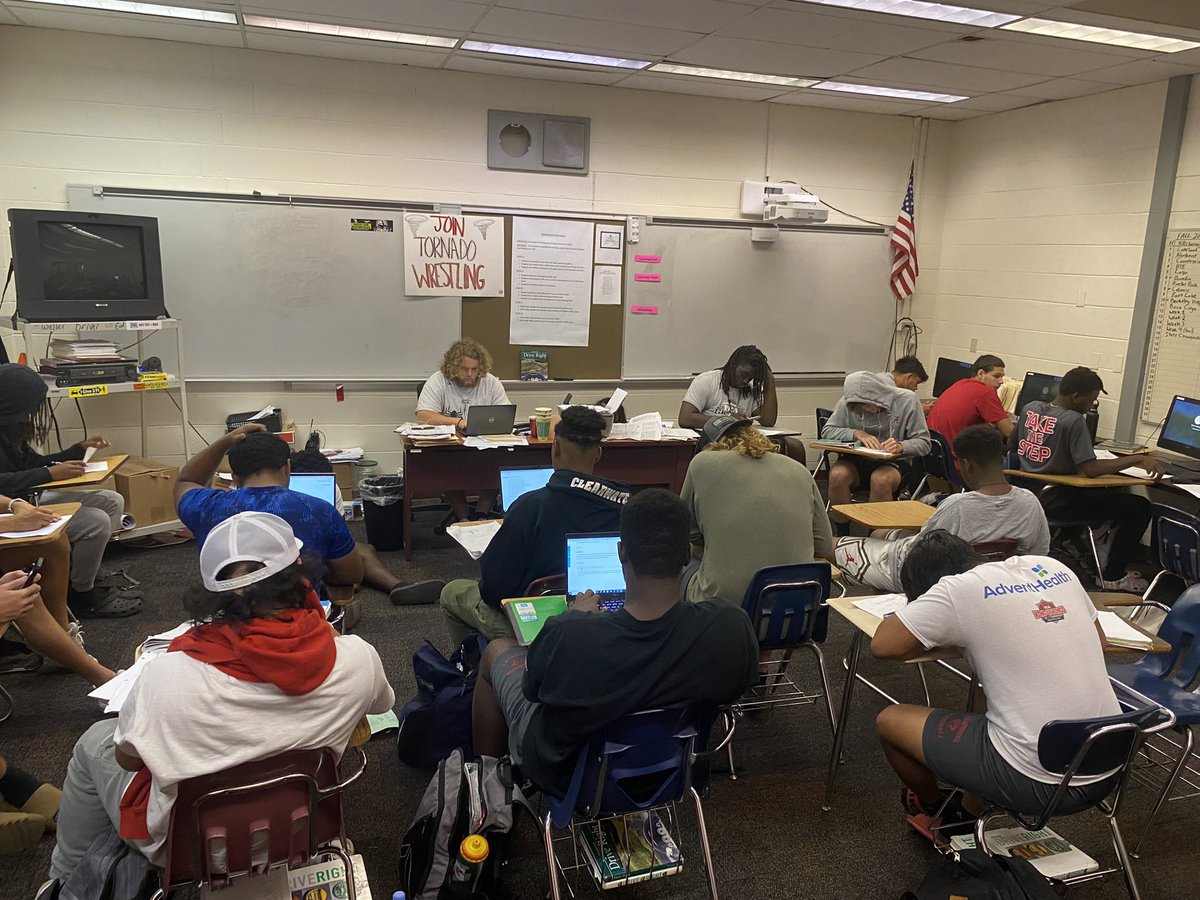 Proud of our guys for handling there school responsibilities in study hall yesterday🌪<a href="/CHS_Tornadoes/">Clearwater Tornadoes Football</a> 
#littlethingsbigrings