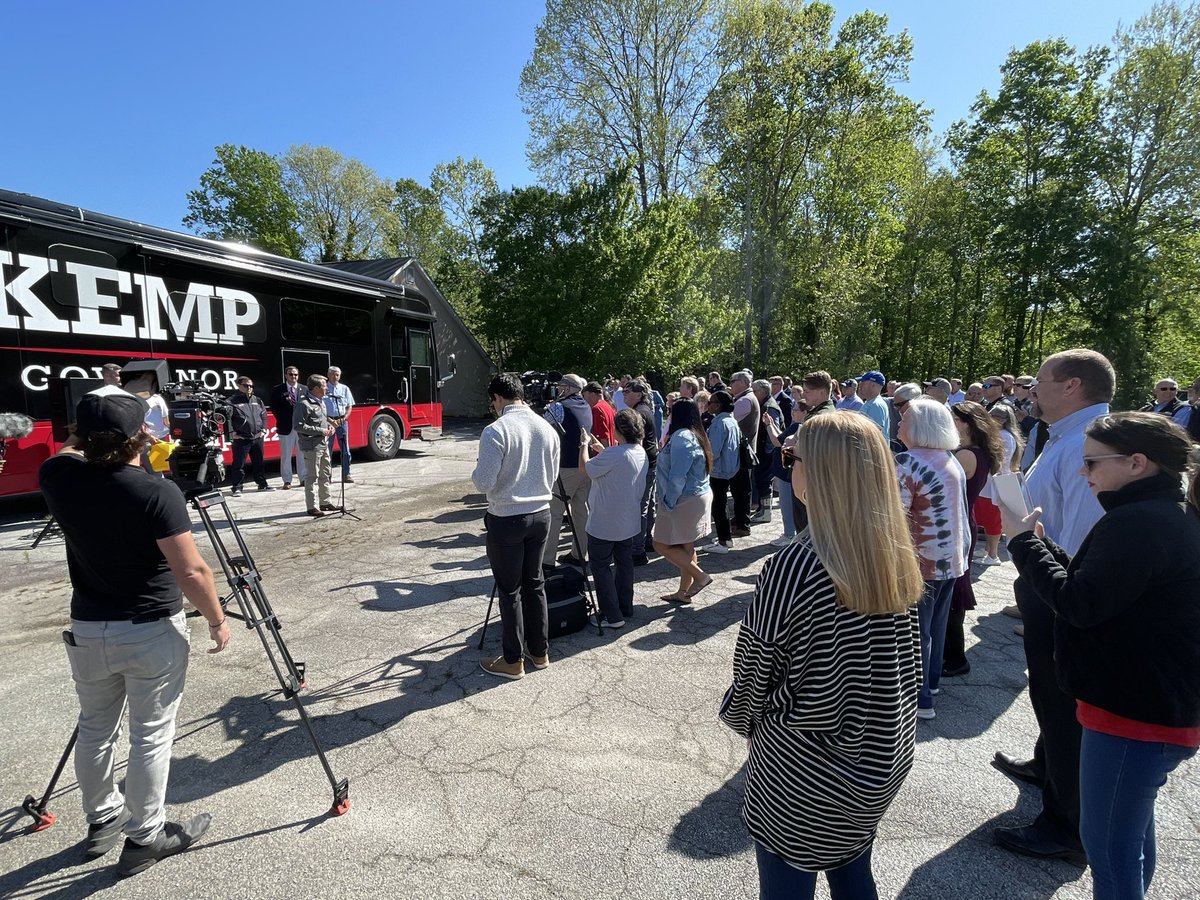 TeamKempGA's tweet image. Good morning from 📍Bremen, GA!

Great crowd that’s fired up to deliver a win in the May 24 primary! 🪓 #gapol