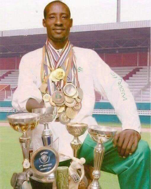 Chroniques225's tweet photo. • Oumar Basakoulba Kone, Ivoirien, est l’athlète paralympique le plus médaillé du monde avec plus de 80 médailles dont la majorité (+50) sont des médailles d’or 🥇

Un monument qui mérite d'être célébré. Célébrons nous vivant ❤️ https://t.co/7HlYTO5Kbq