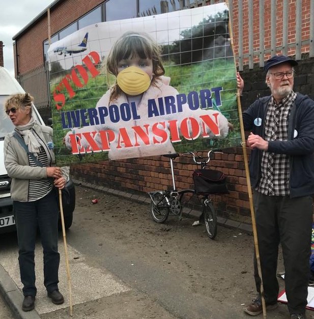 SAVEOGLETSHORE2's tweet photo. Great to have our banner at the #StopBurningTrees protest this morning #NoToLiverpoolAirportExpansion #SaveOgletShore
#HandsOffOurGreenSpaces
#AirNotPlane #CleanAir
#AxeDrax #EndBiofuels #SaveRimrose #StopSimonswood https://t.co/oE9S6S33g9