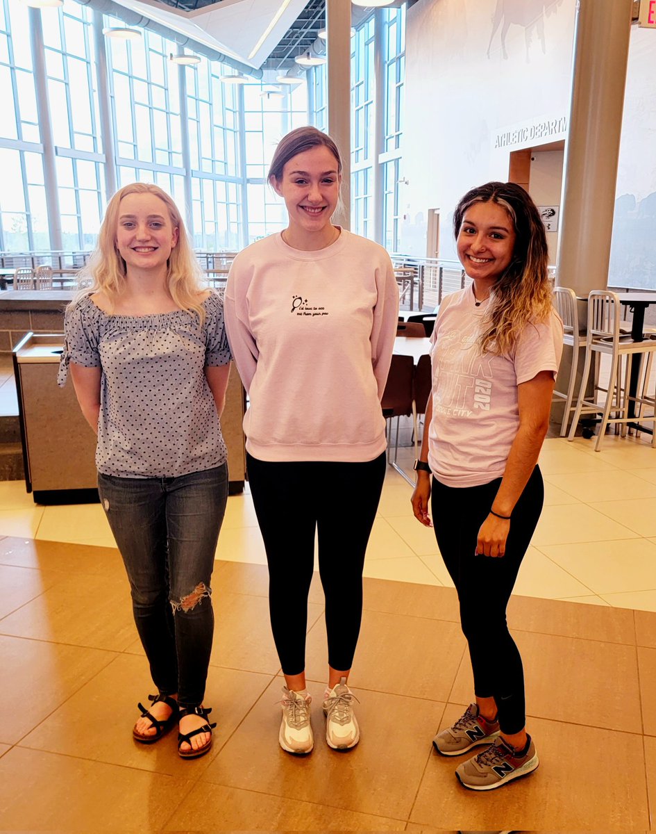 National Student Leadership Week spotlights five NHS members had over 40 hours of service this school year. Awesome job, Isaiah, Anissa, McKenna, Jaelyn, and Adam! #nslw2022