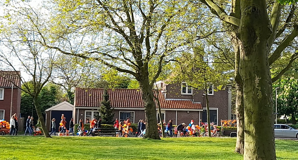 adlijmbach's tweet photo. #koningsdag in #lewedorp https://t.co/Q5LpdZTKvC