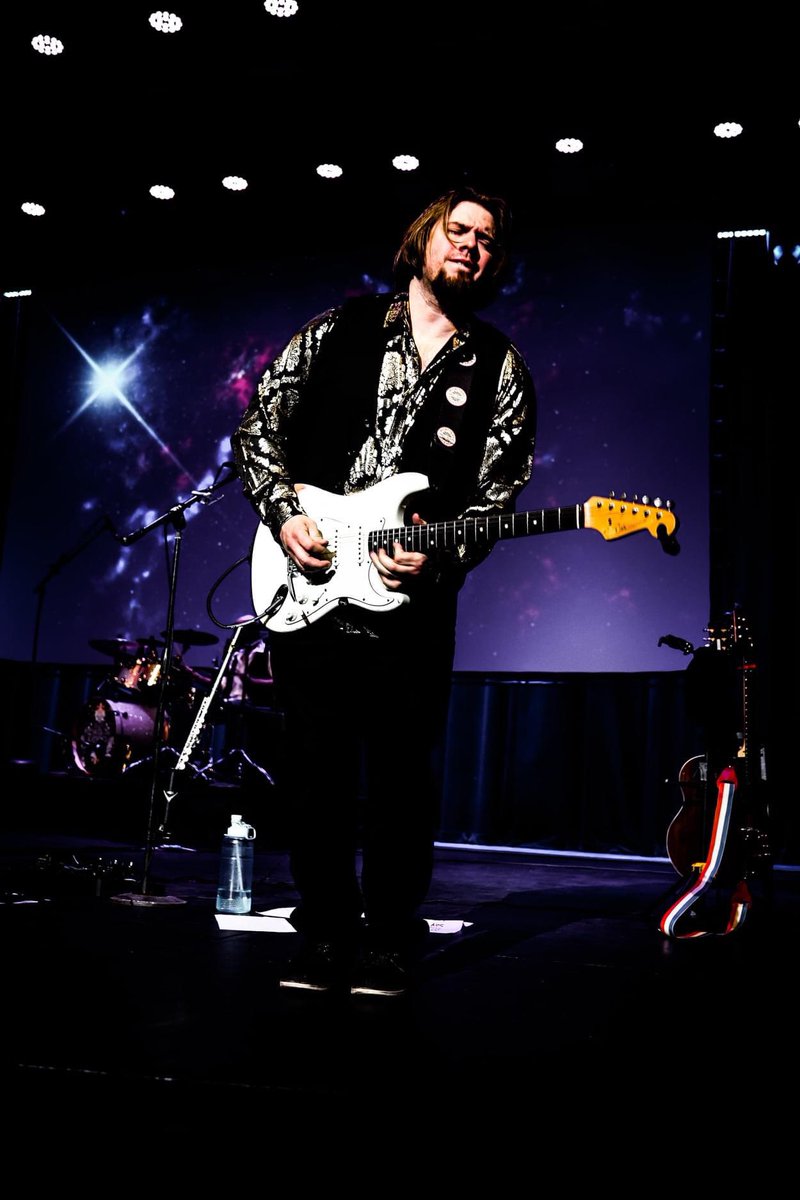ChrisShutters's tweet photo. I’m back y’all 🤙🏽🎸☮️❤️ https://t.co/6qMJgdsO9e
