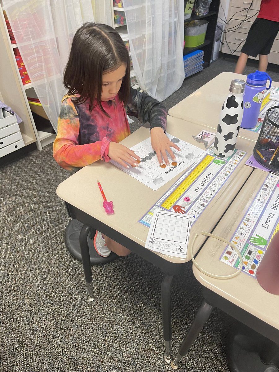 MrsAstrin's tweet photo. Walking the room counting coins is what we do in first grade! 💰@oldunionES @Carrollisd #BetterTogether #FabInFirst https://t.co/7V4fNVMgHJ