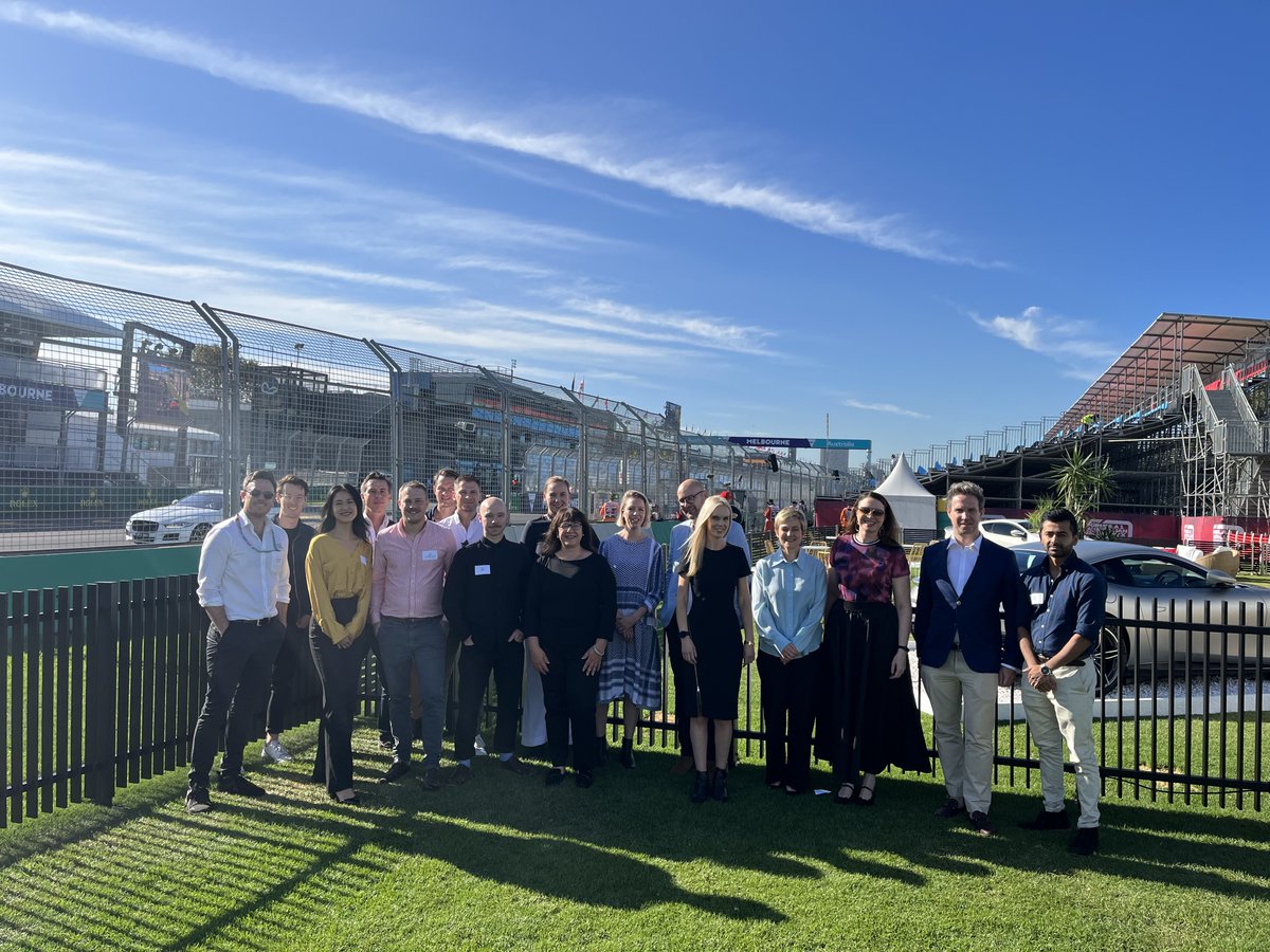 TheCMOclub's tweet photo. 🇦🇺 Our two newest #CMOclub chapters, Sydney and Melbourne, came together for two fun events! 

The Sydney chapter had dinner and a conversation led by @zachkitschke, CMO at @canva. The Melbourne chapter was off to the races at the @ausgrandprix, hosted by @ArthurGillion. https://t.co/M4hfjRLwYb