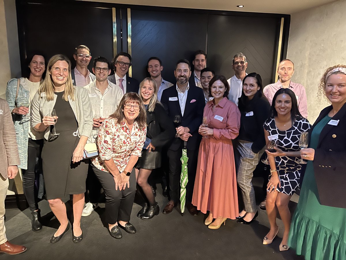 TheCMOclub's tweet photo. 🇦🇺 Our two newest #CMOclub chapters, Sydney and Melbourne, came together for two fun events! 

The Sydney chapter had dinner and a conversation led by @zachkitschke, CMO at @canva. The Melbourne chapter was off to the races at the @ausgrandprix, hosted by @ArthurGillion. https://t.co/M4hfjRLwYb