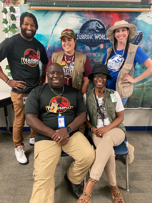 Jurassic Park themed STAAR review! 
Day 1 was so much fun 🦖 

Students worked on Vocab, Main Idea, Text Structures, Inferencing, Character Traits, and Theme🦕