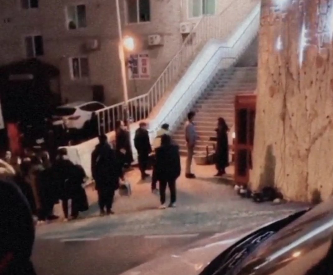 miamiumiw's tweet photo. Rewatching #tkem and pause at this scene and wondering what scene has been cut. 👀 https://t.co/1L5ZiZs9IF