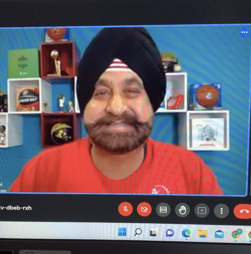 CelottoReilly's tweet photo. Amazing presentation by @superfan_nav 🏀 The HDSB students had phenomenal questions about Navs life, perseverance and how to handle hurtful comments. #whentheygolowyougohigh #ImWithSuperfanNav https://t.co/7gg8NvgcYS