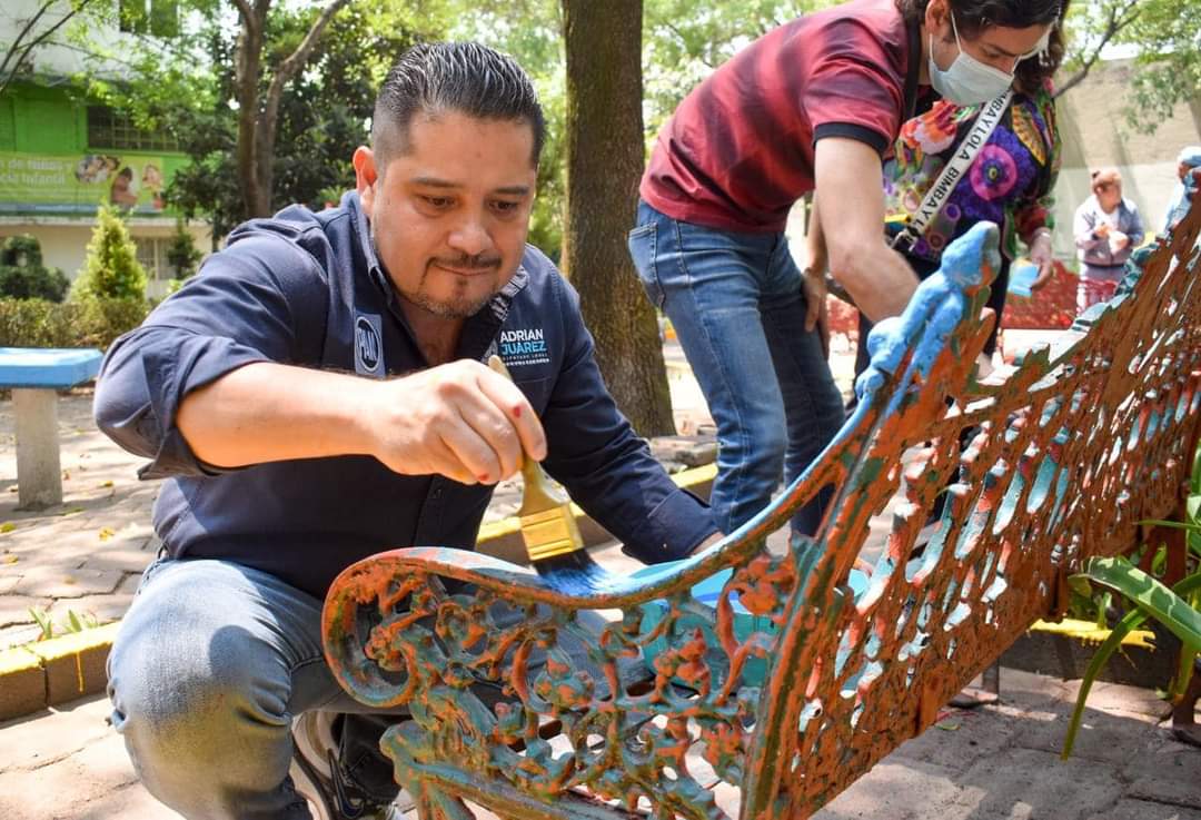 LegislativoMx_O's tweet photo. #DiputadxsApoyando: El diputado @adrianjuarezj en compañía de la primer síndico y la diputada @KRISHNAROMERO14, recuperaron el parque "Asociación de Colonos", en la Colonia Viveros de la Loma.👏🌲💙
#DiputadoPorPAN 
#DistritoXVIII
#TlalnepantlaDeBaz

https://t.co/LmORwMIqww https://t.co/2064TsZAiK