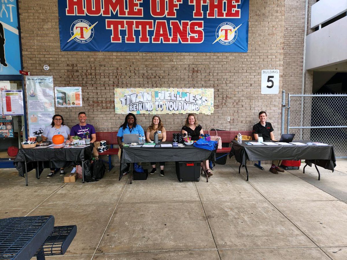 Titan Wellness Week continues…

We are proud to share our Community Mental Health Partners with our students and staff today!

#TampaBayTech #TBT #TechTechTech #TitanPride #over50yearsStrong #HighSchool #SDHC #Tampa #TampaBay #HillsboroughCountyPublicSchools