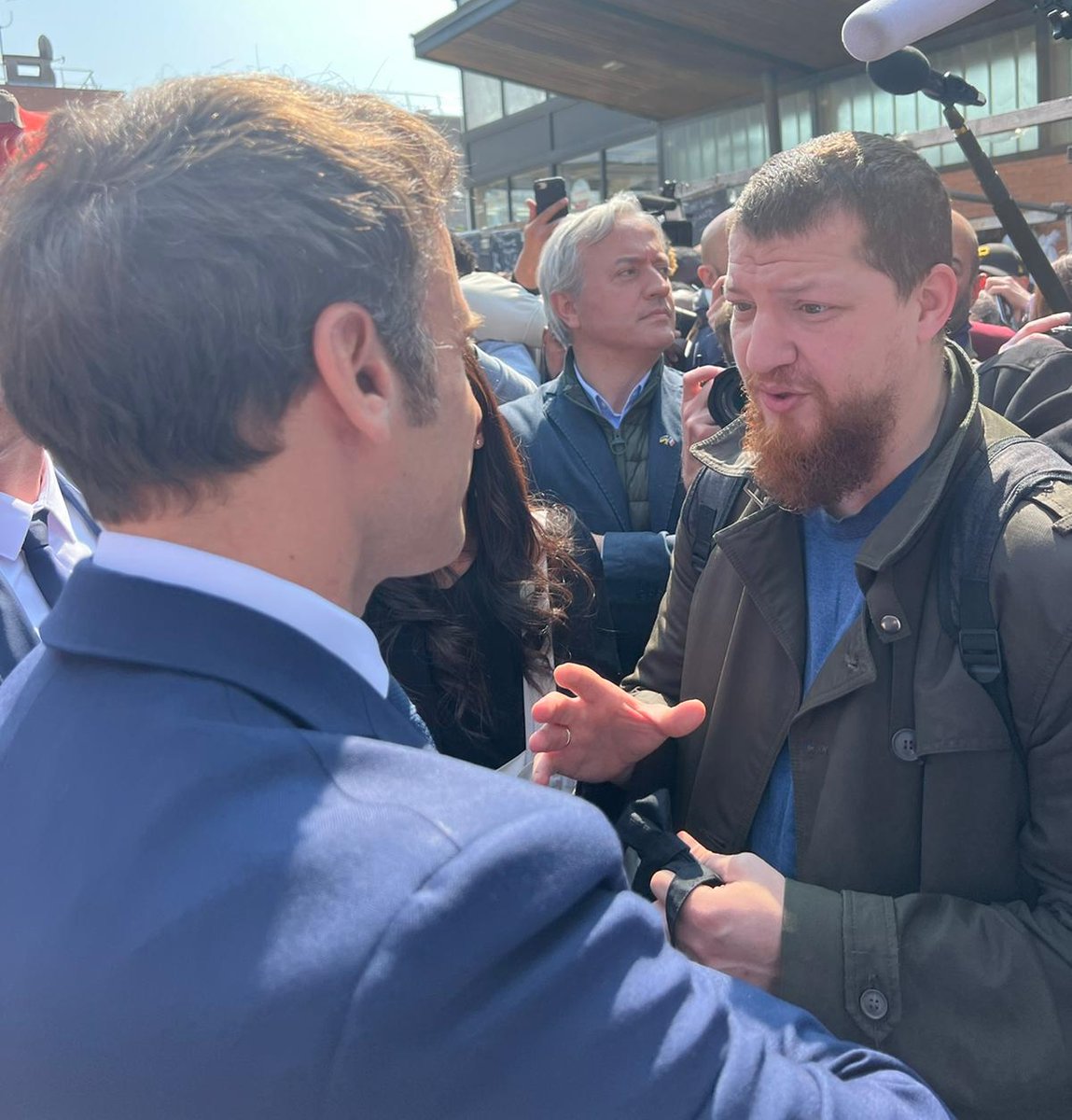 LesDetermines's tweet photo. [Rencontre entre le Président de la République et Les #Déterminés]🤝

Premier moment d'échange entre @EmmanuelMacron et les entrepreneurs #Déterminés. 💪
L'occasion pour les porteurs de projet d'échanger sur des thématiques #entrepreneuriales et sur leur #parcours !🚀 https://t.co/UNHDSgWbOQ