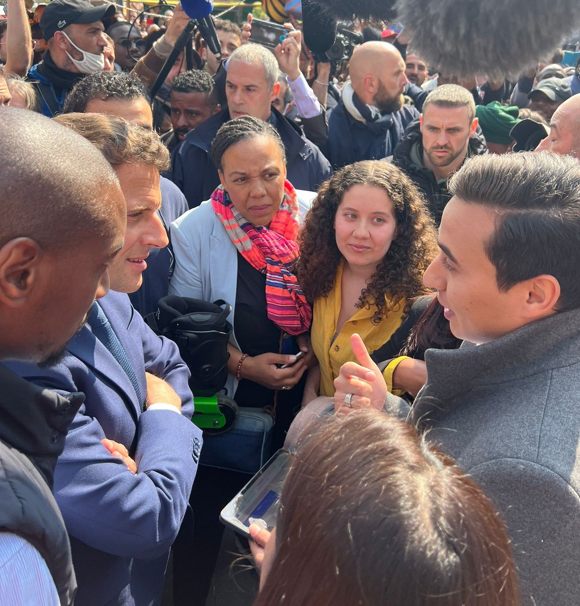 LesDetermines's tweet photo. [Rencontre entre le Président de la République et Les #Déterminés]🤝

Premier moment d'échange entre @EmmanuelMacron et les entrepreneurs #Déterminés. 💪
L'occasion pour les porteurs de projet d'échanger sur des thématiques #entrepreneuriales et sur leur #parcours !🚀 https://t.co/UNHDSgWbOQ
