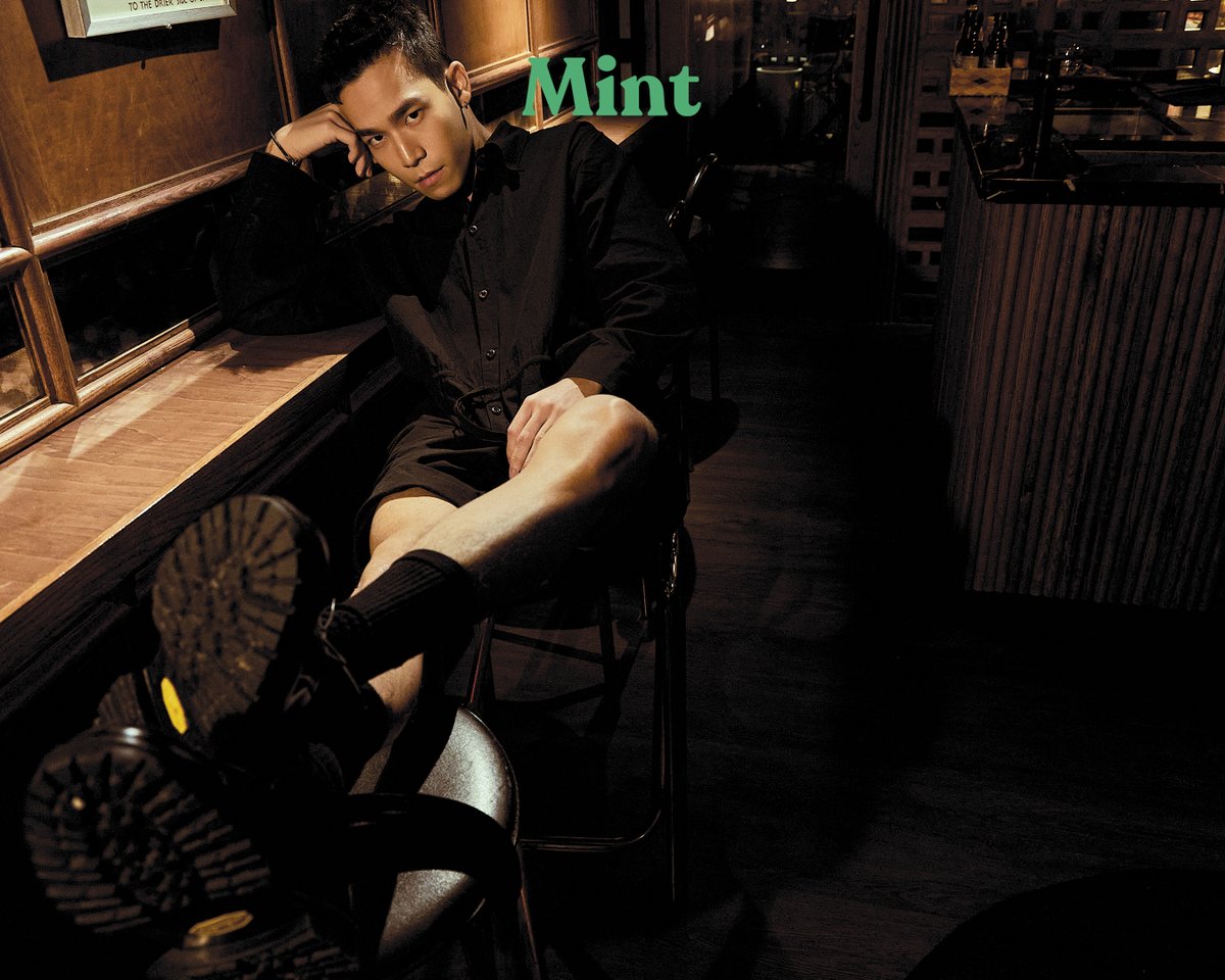 mintmag_th's tweet photo. "กว่าจะปล่อยงานได้ ฟังแล้วฟังอีก แก้แล้วแก้อีก การทำงานครั้งนี้ก็ได้สอนเราสองคนให้เราเชื่อสัญชาตญาณของตัวเอง เพราะเราก็ทำงานกันมาสักพักได้แล้ว ...เราต้องเชื่อใน Instinct ไ่ม่ต้องกลัวผิดกลัวถูก" ต้นหน - #mints
#MintsXMintHangOut
#MintMusicIssue
#MintVol9
#MintMagTH https://t.co/5S0B4rJfbB