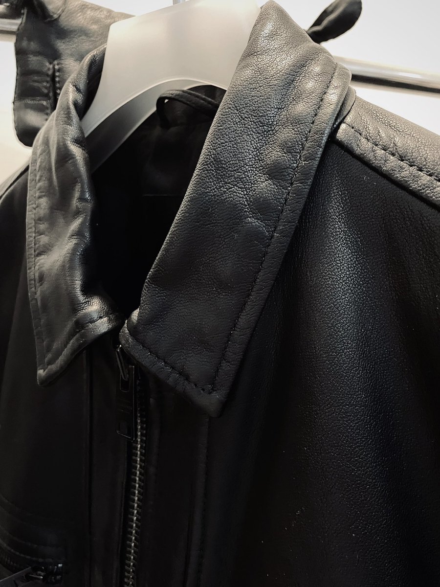 lthrmax's tweet photo. 🏴
Polish my leathers
保養完畢。準備進衣櫃渡夏

#皮衣 #皮革 #leatherjacket #leathergayuniform #leatherfetish  #gayfetish #gear365leather #gayleather #leatheruniforms #leatherbluf https://t.co/pYBynWDFFl