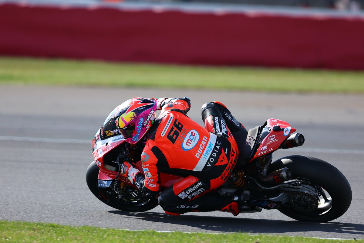 cartersport's tweet photo. MCE Ducati Aiming High At Oulton

https://t.co/sJ52KFOlY6 https://t.co/vowT9v6Ksm