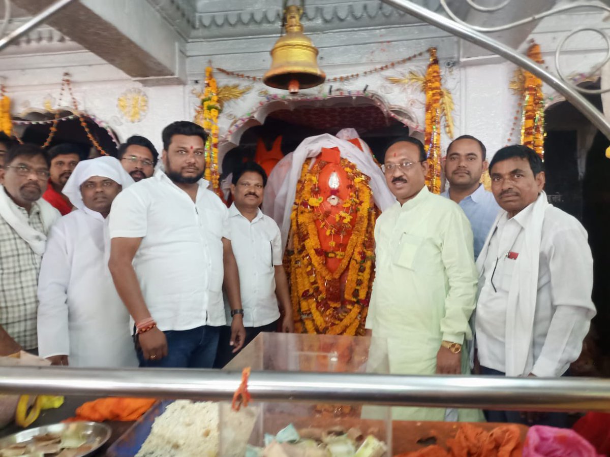 SudhirParweBJP's tweet photo. 2/2
सुरेशजी बगमारे, मनोजजी गिरी, शिशूपालजी बेंदरे, क्रिष्णाजी मेंघर, सौरभजी पोटभरे, पारसजी यादव, सतीशजी झलके, सुरेशजी बग़मारे, सोमाजी ढोरे, दिलीपजी दुफारे, वासुदेवजी केदवदे, सुनीलजी साहारे, ज्ञानेश्वरजी, दिनेशजी नानवतकर, रोहीत पारवे व इतर.
#KunwaraBhivsen #Parseoni #Ramtek https://t.co/xCdloUf9Cz