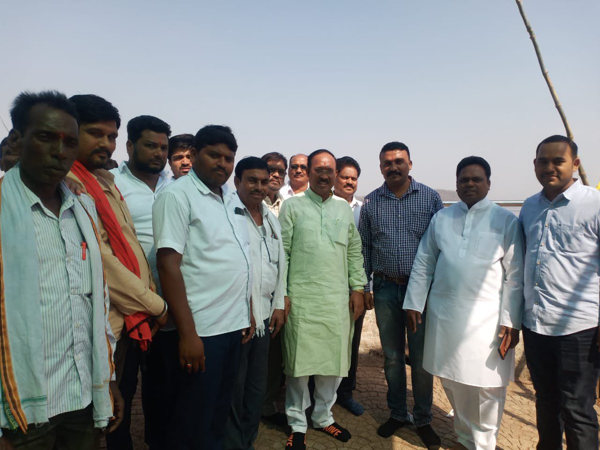 SudhirParweBJP's tweet photo. 2/2
सुरेशजी बगमारे, मनोजजी गिरी, शिशूपालजी बेंदरे, क्रिष्णाजी मेंघर, सौरभजी पोटभरे, पारसजी यादव, सतीशजी झलके, सुरेशजी बग़मारे, सोमाजी ढोरे, दिलीपजी दुफारे, वासुदेवजी केदवदे, सुनीलजी साहारे, ज्ञानेश्वरजी, दिनेशजी नानवतकर, रोहीत पारवे व इतर.
#KunwaraBhivsen #Parseoni #Ramtek https://t.co/xCdloUf9Cz