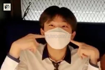 haruwoomfs's tweet photo. -hrjw yang abis ujian hari ini tapi masih sempet dateng ke vlive nya 🦋. good luck on your exam tmr jeeeee! 🐺😁😻 https://t.co/C2YDeeV9Ey