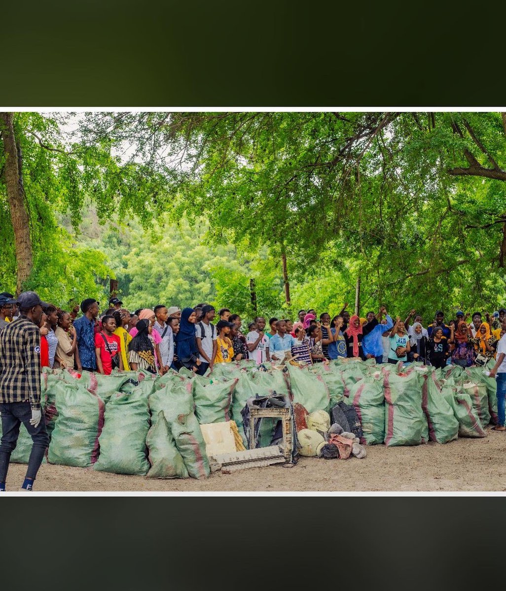 50% of generated waste in sub-saharan Africa including Tanzania is uncollected. All these trashes generated within our houses end up in the ocean and pollites our marine biodiversity.Marine pollution has no boundaries.🌊 #investinourplanet🌍
